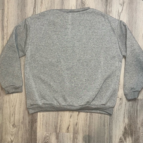 💝"It's a Throat Punch Kinda Day" NWOT Women's Gray Crewneck Sweatshirt - Size XL - Picture 3 of 5